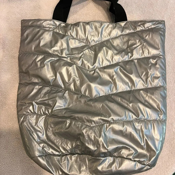 Piper & Blue Metallic Silver Quilted Zipper Tote Bag Puffer Modern Workout - Picture 5 of 10